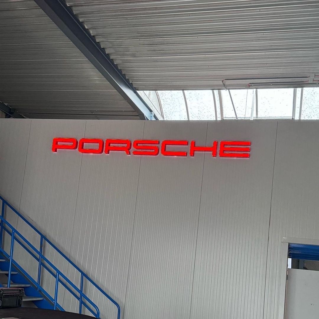 Porsche - Logo en letters